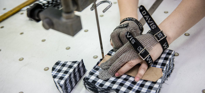 服装贴牌加工:成衣背后是每位员工匠心注入的灵魂 服装贴牌加工:成衣背后是每位员工匠心注入的灵魂