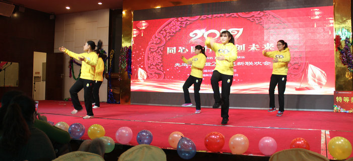 bmw11222服装2017年年会热闹上映,给你不一样的饕餮盛宴 bmw11222服装2017年年会热闹上映,给你不一样的饕餮盛宴