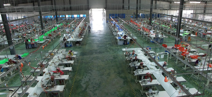 bmw11222服装董事长向柬埔寨生产基地员工致二零一七年新年贺词 bmw11222服装董事长向柬埔寨生产基地员工致二零一七年新年贺词