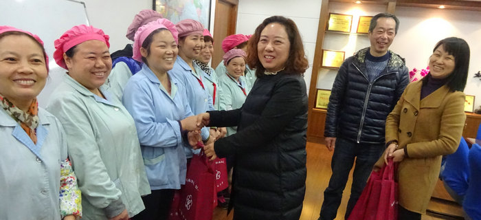 bmw11222服装:关注外来务工人员 彰显企业人文关怀 bmw11222服装:关注外来务工人员 彰显企业人文关怀