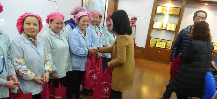 bmw11222服装:关注外来务工人员 彰显企业人文关怀 bmw11222服装:关注外来务工人员 彰显企业人文关怀