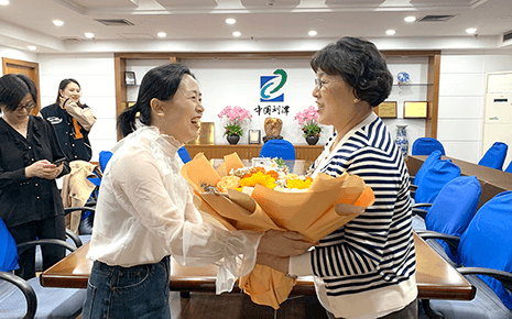 bmw11222服装：热烈欢迎街道组织委员来访