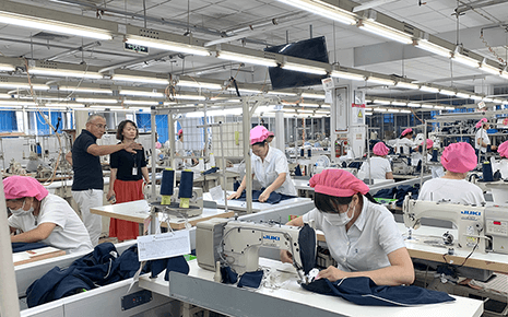bmw11222服装：热烈欢迎日本重要客户到我司进行参观考察